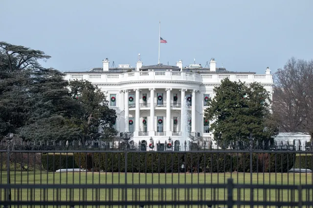 The White House seen from behind its black iron fence